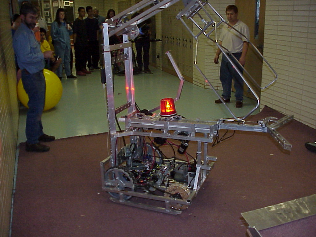 2k1_robot2.jpg (134222 bytes)